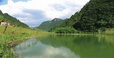 形容高山峻岭的壮观诗句